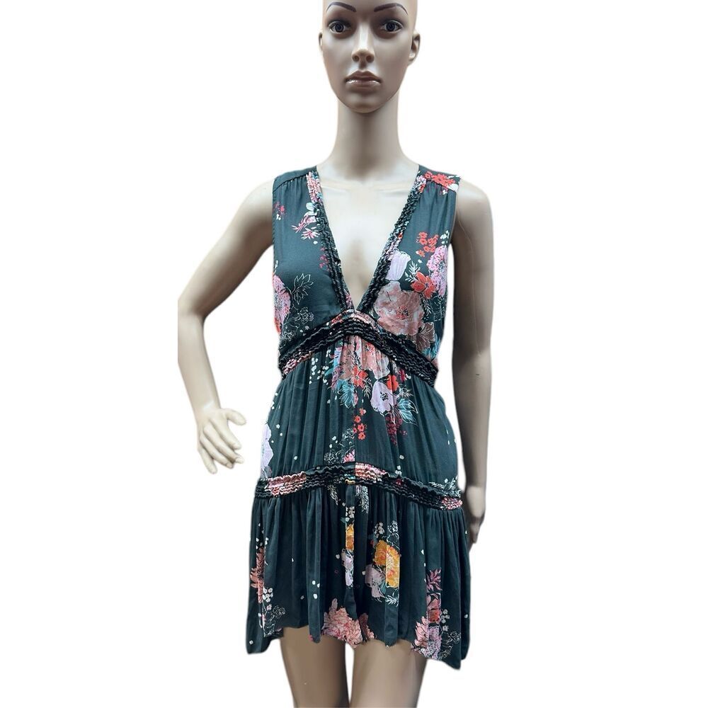 Free People Floral Tiered V Neck Sleeveless Blouse Tank Top Ruffle Womens Size M